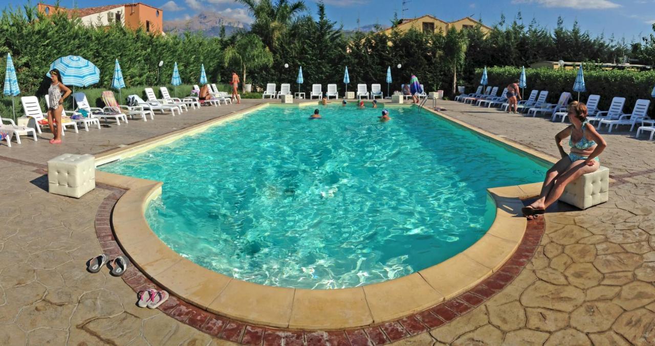 Casa Vacanza Paradise Vicino Cefalu Con Servizio Di Piscina A 3 Chilometri Appartement Campofelice Di Roccella Buitenkant foto